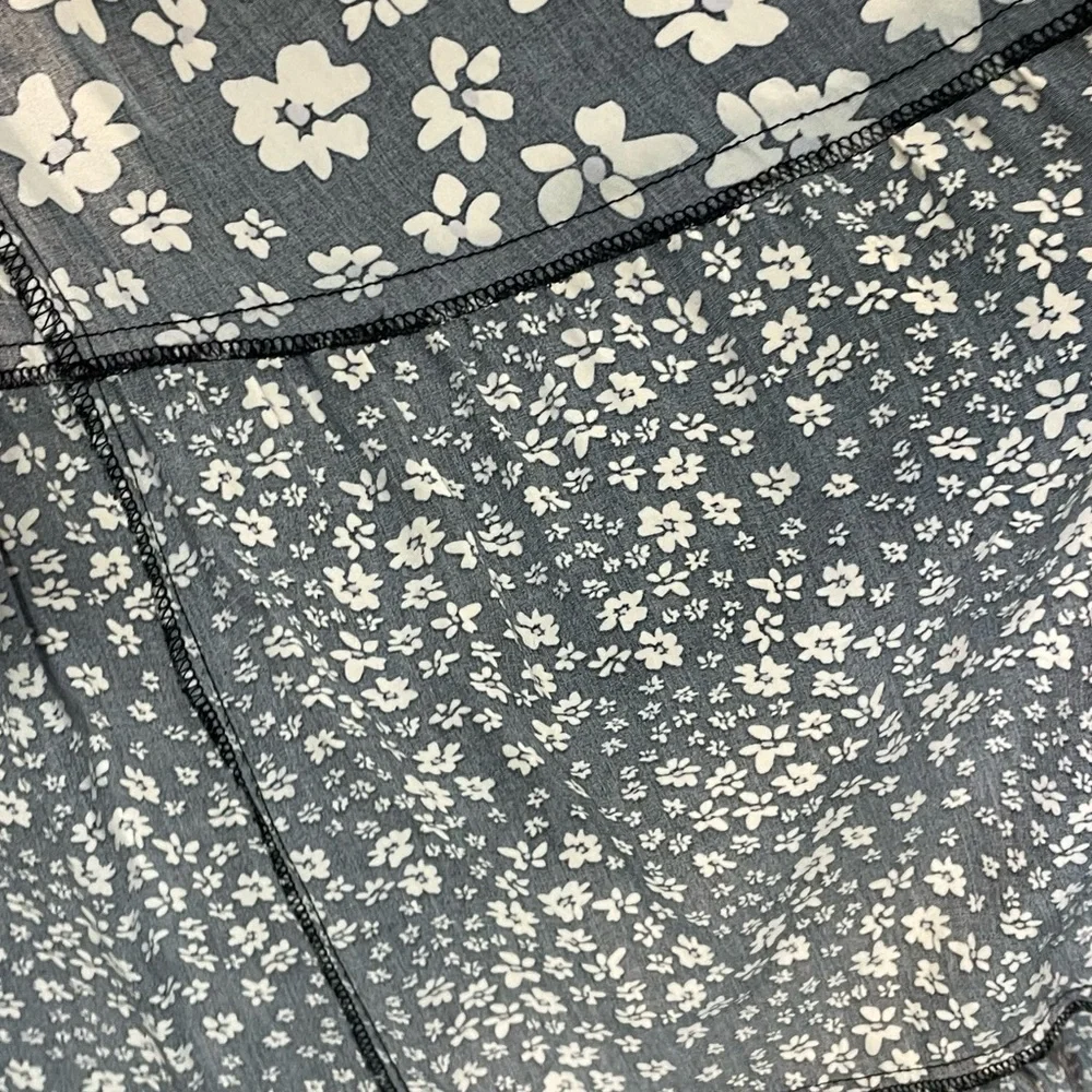 #0223 Maurices Black/Ivory/Grey Floral Kimono Sections w/ Ruffle accents-S - Picture 7 of 10